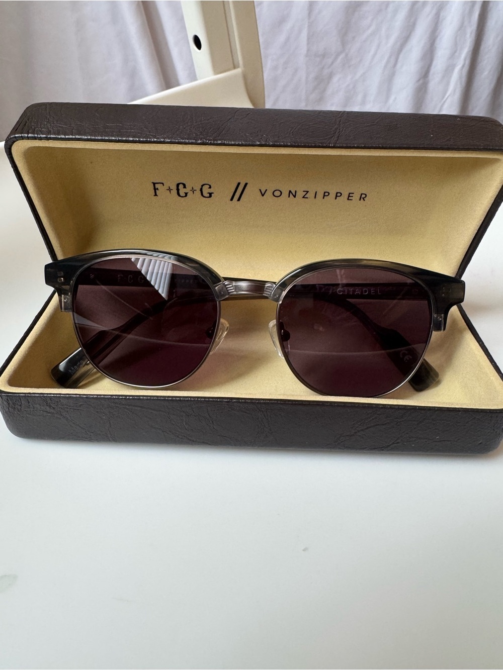 Von Zipper Black Round Sunglasses with Silver Bridge - Picture 3 of 7